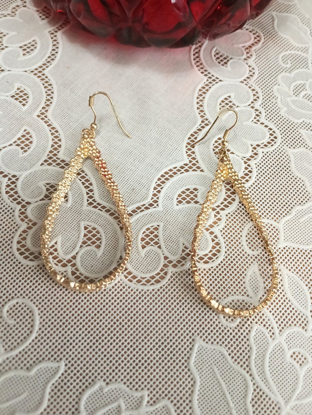 NWOT Gold Flower Teardrop Dangle Earrings